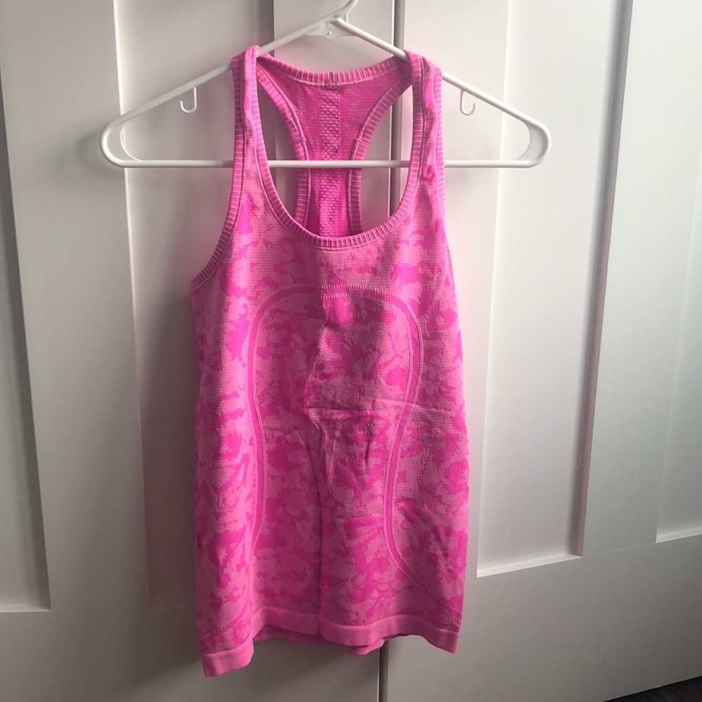 Lululemon “swiftly tech” tank, size 4